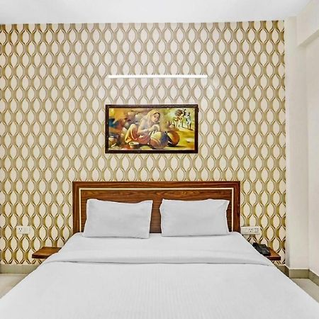 Hotel Noida Continental At Noida City Center Ngoại thất bức ảnh