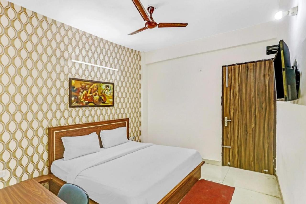 Hotel Noida Continental At Noida City Center Ngoại thất bức ảnh