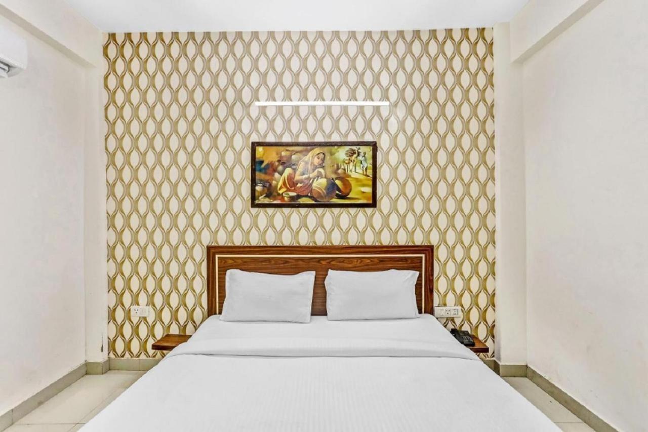 Hotel Noida Continental At Noida City Center Ngoại thất bức ảnh