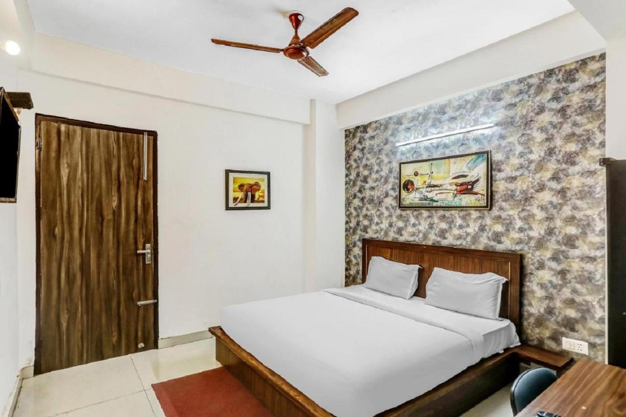 Hotel Noida Continental At Noida City Center Ngoại thất bức ảnh
