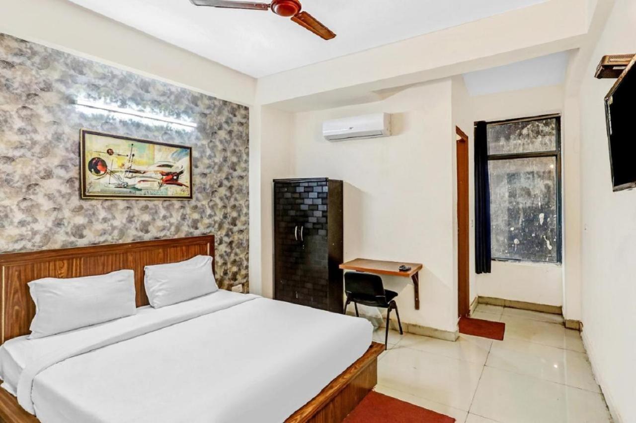 Hotel Noida Continental At Noida City Center Ngoại thất bức ảnh